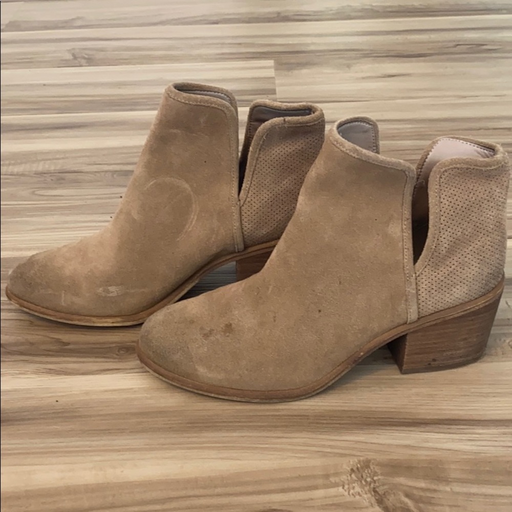 Hinge Light Brown Ankle Booties